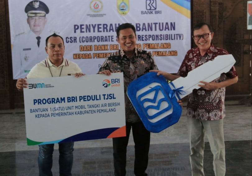 Bank BRI berikan bantuan CSR mobil untuk Perumda Tirta Mulia Pemalang 