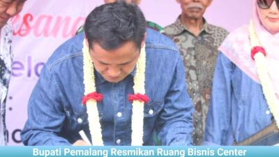 Bupati Pemalang Resmikan Ruang Bisnis Center Di SMK PGRI 2 Taman Pemalang