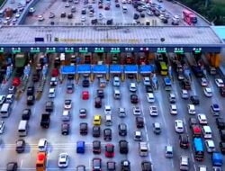 Puluhan Ribu Kendaraan Mengular Di Tol Cikampek, Puncak Libur Hari Natal 2023