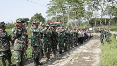 anggota kodim 0711 pemalang, dalam kegiatan karya bakti penghijauan