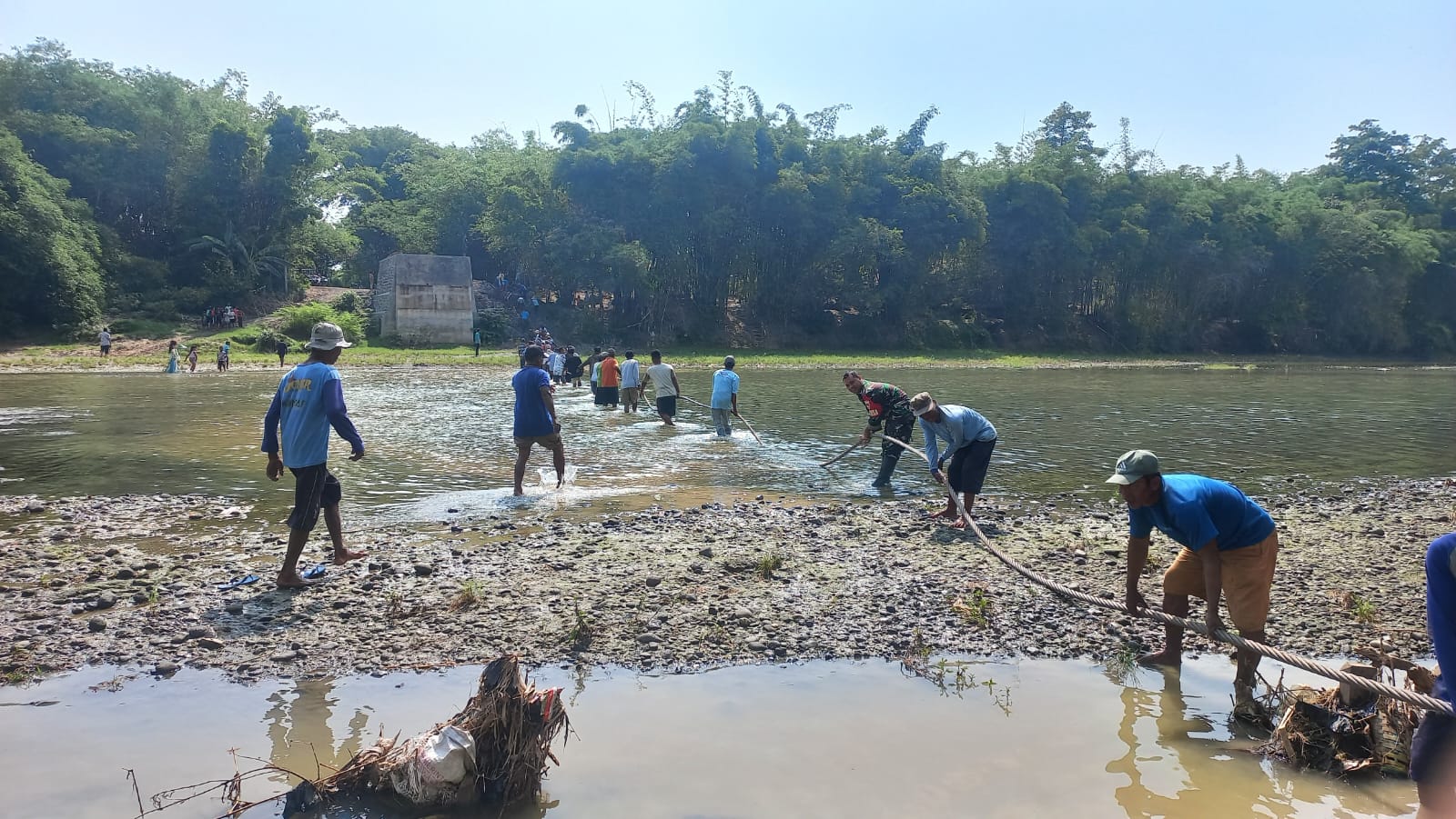 proses pembangunan jembatan gantung murai 125