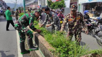 Pemilu Damai 2024, TNI – Polri Bersihkan Fasilitas Umum Dan Pasar