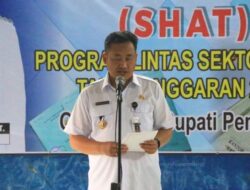 Bupati Pemalang Menyerahkan 50 Sertipikat SHAT Kepada Pelaku UMKM di Desa Botekan