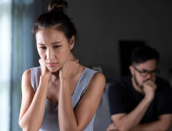 10 Ciri – Ciri Pasangan Kita Selingkuh, Apa Solusinya ???