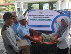 Peduli Banjir, Perumda Tirta Mulia Pemalang Berikan Bantuan Logistik Warga Terdampak Di Desa Pesantren