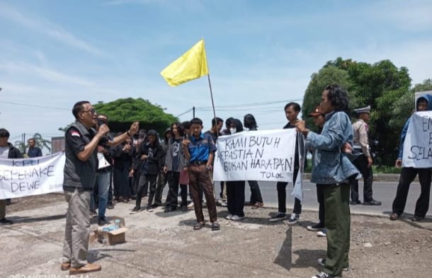 mahasiswa gelar demo