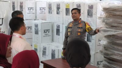 Kapolres Pekalongan Pastikan Keamanan Distribusi Logistik Pemilu 2024 Ke Tingkat PPK