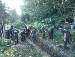 Pemilu Damai 2024, TNI-POLRI Adakan Karya Bakti Membersihkan Pasar Dan Sendang Getek Bantarbolang