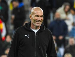 Zinedine Zidane Umumkan Dirinya Kembali Ke Bangku Cadangan
