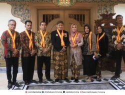 Bupati Pemalang Di Anugerahi Gelar Ningkrat Kehormatan Di Kraton Surakarta