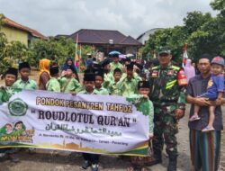 Babinsa Koramil 02/Taman, Turut Serta Dalam Pengaman Kegiatan Karnaval Haflah Akhirussanah Ponpes Tahfiz 