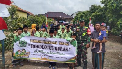 Babinsa Koramil 02/Taman, Turut Serta Dalam Pengaman Kegiatan Karnaval Haflah Akhirussanah Ponpes Tahfiz 