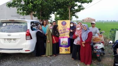 Semangat Kebersamaan Terjalin, Alumni SMPN 1 WARUREJA 99 Bagikan Ratusan Takjil