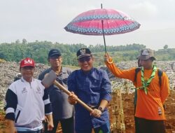 Bupati Pemalang Tanam 200 Bibit Mangga di TPA Pesalakan