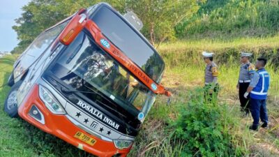 Rosalia Indah Masuk Parit Di Tol Semarang-Batang, 7 Penumpang Meninggal