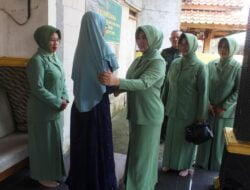 Anjangsana Penuh Makna: Persit KCK Cabang XXI Kodim Pemalang Berbagi Kebahagiaan di Momen Spesial HUT Persit