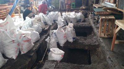 Diskoperindag Tunjukkan Aksi Cepat Hadapi Genangan Air di Pasar Belik