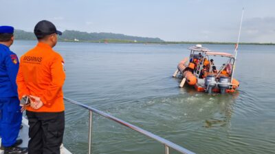 Perahunya Dihantam Ombak Laut Selatan Nusakambangan Seorang Nelayan Dikabarkan Tenggelam