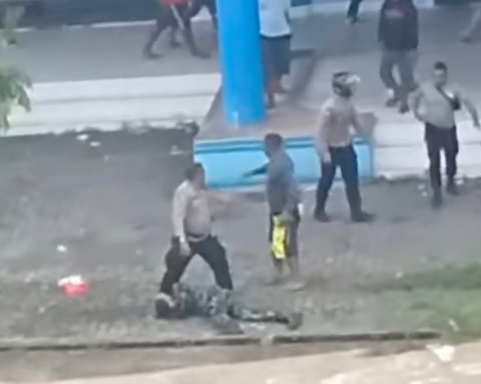 TNI vs brimob bentrok 