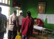 Rasa Haru Menyelimuti Penyerahan Jenazah Korban Tenggelam Danau Proyek Karawang, Polsek Petungkriyono Turut Dampingi Keluarga