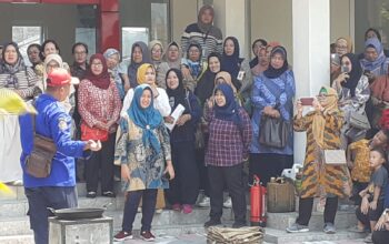 TP PKK Muktiharjo Kidul Dibekali Latihan Pemadaman Kebakaran Dari Dinas Pemadam Kebakaran Kota Semarang