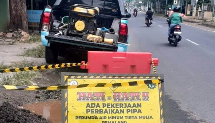 Aliran Air Terganggu, Tim Perumda Tirta Mulia Segara Lakukan Perbaikan Hari Ini