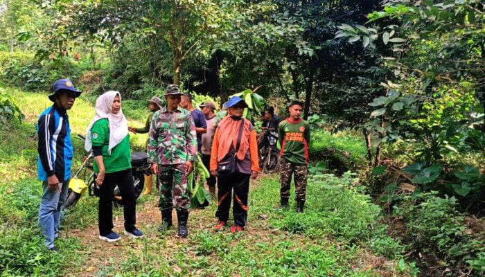 Kadis DLH Pemalang Dukung Konservasi Mata Air Melalui Penanaman Pohon di Desa Cikendung
