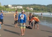 Tragedi Perpisahan: 4 Siswa Terseret Ombak di Pantai Pangandaran, 1 Meninggal