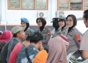 Puluhan Personil Polres Pekalongan Amankan Giat Audiensi Pedagang Pasar Desa Mrican