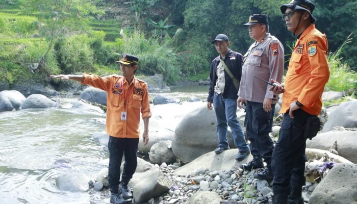 Warga Kalisaleh Belik Diduga Terbawa Arus Kali Comal Saat Memancing