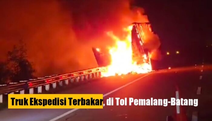 Detik-detik Menegangkan Truk Ekspedisi Terbakar di Tol Pemalang-Batang