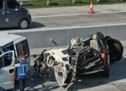 Pajero Tabrak Truk Mogok, 4 Keluarga Asal Blitar Tewas di Tol Semarang-Batang