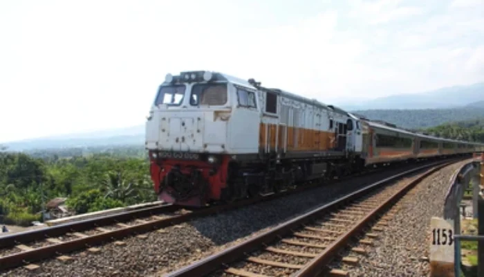 Tertabrak Kereta Api, 2 Pelajar Cirebon Tewas