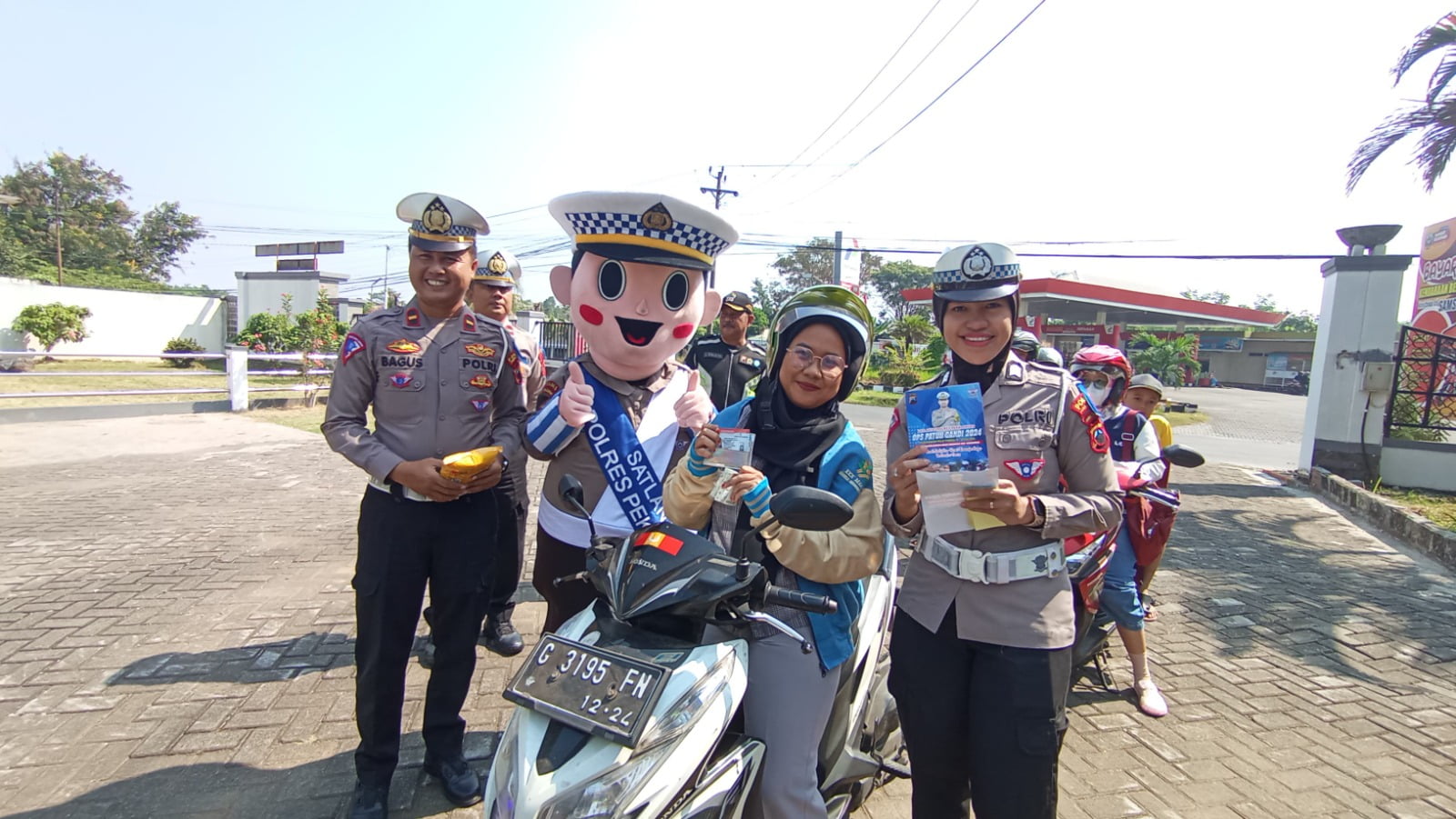 Berikan Reward, Satlantas Polres Pekalongan Sosialisasi Tertib Berlalu Lintas