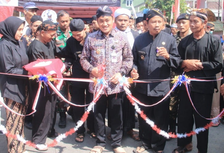 Bupati Mansur Lepas Peserta Kirab Klambu di Cikadu, Lestarikan Budaya dan Tradisi