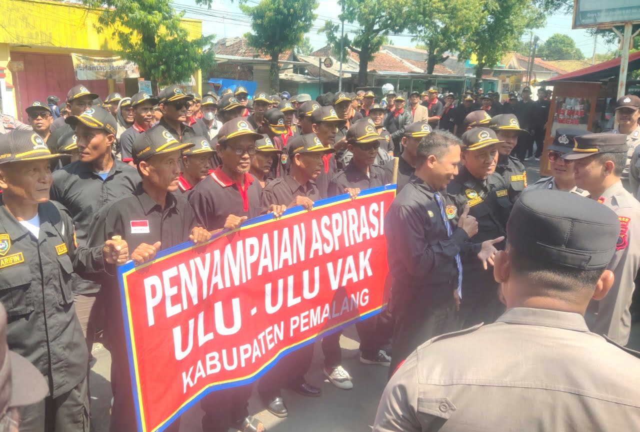 Ulu-ulu VAK " Laskar Banyu Aji" Pemalang Gelar Aksi Demo: Perjuangan untuk Keadilan dan Kesejahteraan