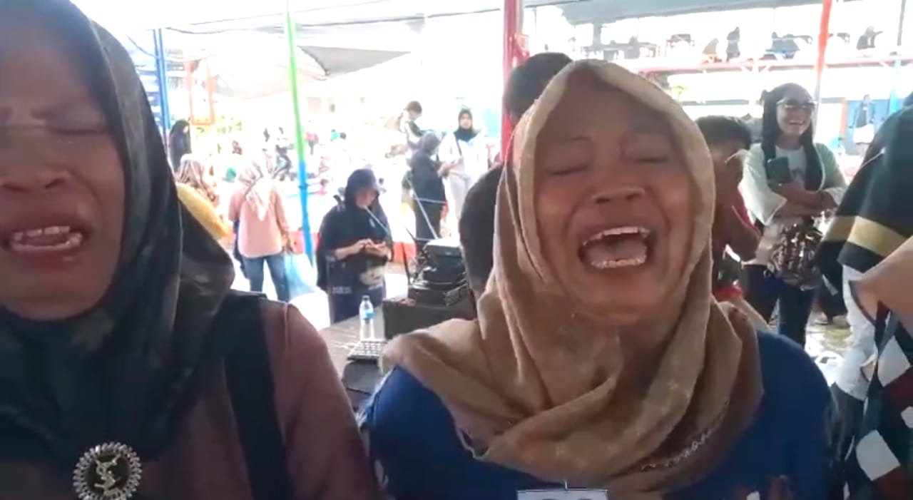 Lomba Nangis Bareng, Ibu-ibu Tegal Bikin Ngakak: Lomba Unik yang Viral