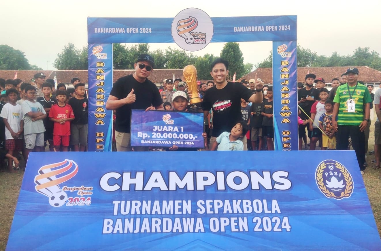 Hengki Wijaya Ketua PSSI Pemalang (kiri) dan Arif Lukman Muslim Manager New Gembesh Beji (kanan)