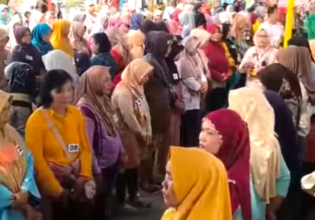 Lomba Nangis Bareng, Ibu-ibu Tegal Bikin Ngakak: Lomba Unik yang Viral