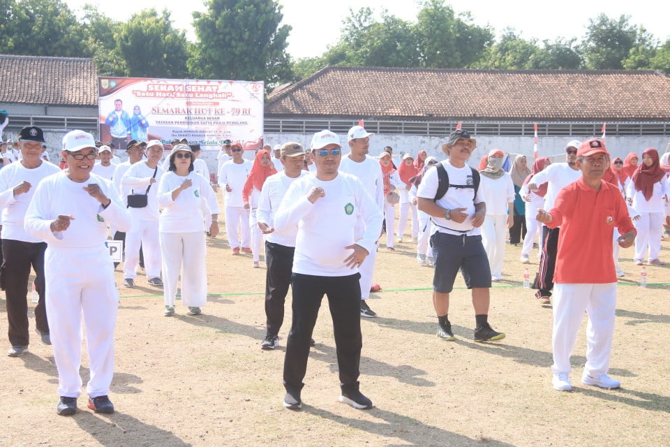 Semangat HUT RI! Bupati Pemalang Senam Bareng Yayasan Satya Praja