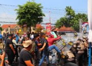 KPU Pekalongan Dikepung Massa, Polisi Turun Tangan, Yuk Cek Kebenarannya!!!