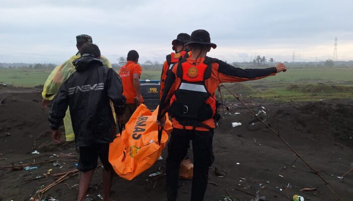 Sebuah Kapal Nelayan Terbalik Saat Tabur Jaring di Perairan Bunton Cilacap 1 ABK Dalam Pencarian
