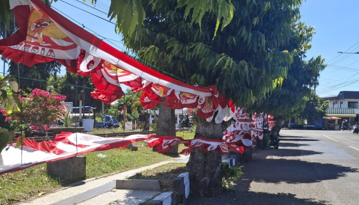 Menjamur di Cilacap Pedagang Bendera Jelang Perayaan HUT RI