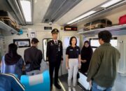Semangat Nasionalisme KAI Daop 5 Ajak Penumpang Ikut Upacara di Atas KA dan Stasiun