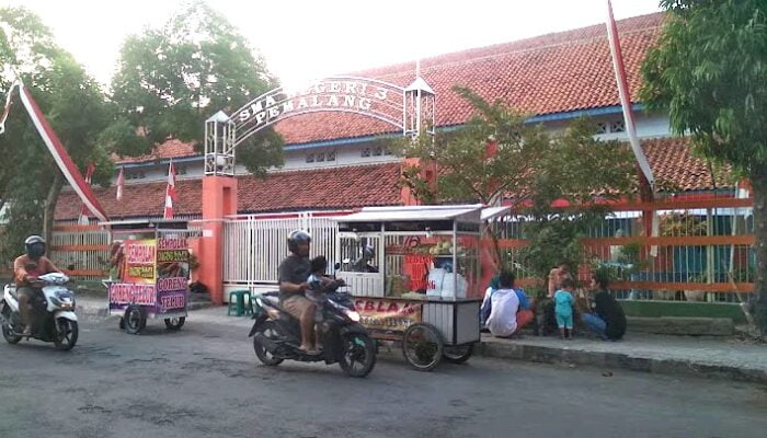 Tercekik Biaya Seragam Rp760 Ribu, Siswa SMUN 3 Pemalang Pilih Putus Sekolah