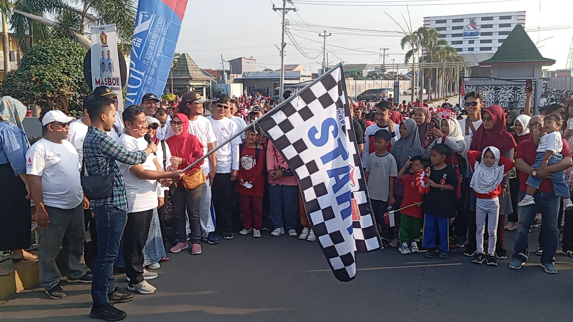 Ribuan Warga PIR dan PT RGP Gelar Jalan Sehat, Semarakkan HUT RI ke-79
