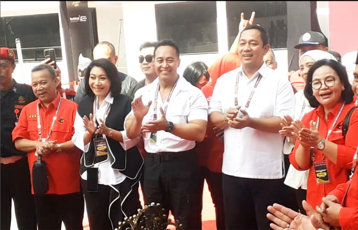 Andika-Hendi datang di Kantor Komisi Pemilihan Umum (KPU) Jateng mendaftar sebagai kontestan pilgub pilkada 2024