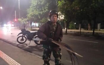 Seorang Diri, Babinsa Hentikan Tawuran di Duren Sawit