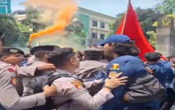 Demo Tolak RUU Pilkada Di Semarang Ricuh, Berikut Faktanya