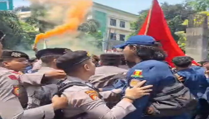 Demo Tolak RUU Pilkada Di Semarang Ricuh, Berikut Faktanya